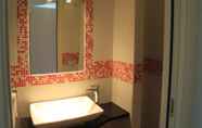 In-room Bathroom 4 Barko Apartments & Suites