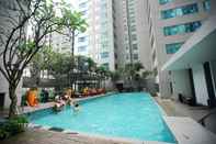 Kolam Renang Summer Suites Kenneth