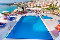 Swimming Pool Derici Hotel