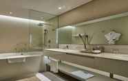 In-room Bathroom 6 Novotel Muscat Airport