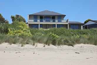 Exterior 4 Curio Bay Salt House Motel