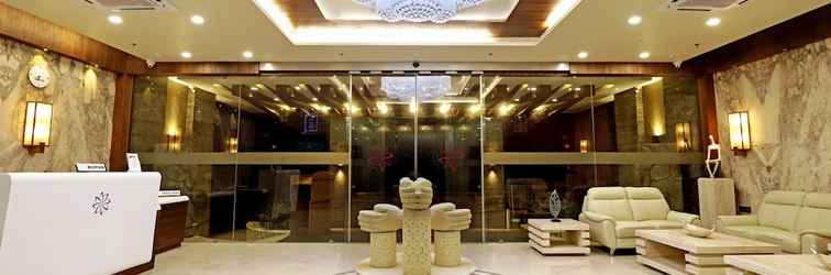 Lobby Vits Devbhumi Hotel