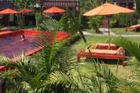 Kolam Renang Harley Moon Hideaway