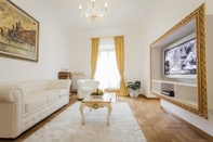 Ruang Umum Holiday Home 'suite Sarandrea' in Rome Vatican Saint Peter Area