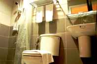 Toilet Kamar Urbantel Hotel