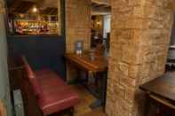 Bar, Cafe and Lounge The Golden Pheasant Inn