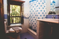 In-room Bathroom Karnayo Traditional Houses