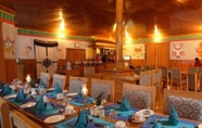 Restaurant 5 Mountain Lodges of Nepal - Thame