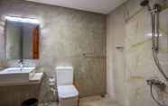 In-room Bathroom 3 De Silva Palm Resort