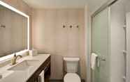 In-room Bathroom 6 Home2 Suites by Hilton Perrysburg Levis Commons Toledo