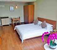 Bedroom 2 East King Business Hotel Hangzhou