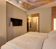 Bedroom 5 Comfort Hotel Monheim