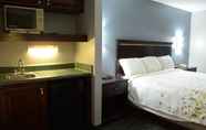 Kamar Tidur 6 Gateway Inn and Suites