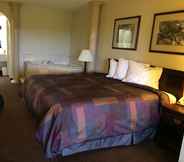 Bedroom 2 Gateway Inn and Suites