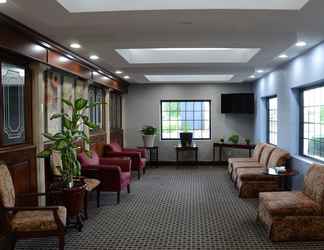 Lobi 2 Gateway Inn and Suites