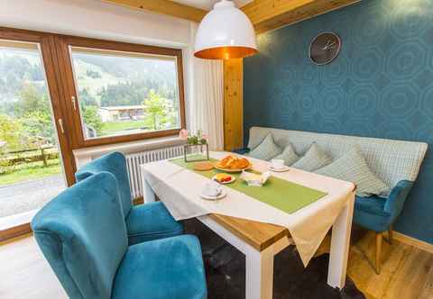 Phòng ngủ ALP-CHALET Ferienwohnungen Kleinwalsertal