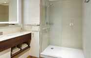 In-room Bathroom 5 Residence Inn by Marriott Aberdeen