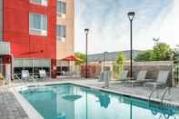 Swimming Pool TownePlace Suites by Marriott Charlotte Fort Mill