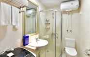 In-room Bathroom 4 Ang Da Pazhou Apartment