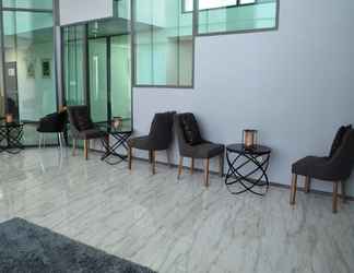 Lobby 2 Wooden Suites (The Rich @Sathorn-Taksin)