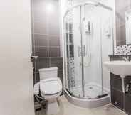 Toilet Kamar 4 Morino Hotel Si Racha