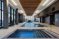 Swimming Pool AC Hotel by Marriott Montreal Downtown