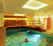 Swimming Pool 2 Haverkamp Suites