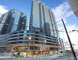 Exterior 2 Melbourne Docklands Luxury Seaview Apartment