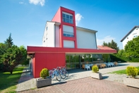 Exterior Simbol Rooms - Hostel