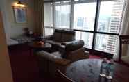 Ruang Umum 7 Real Point Suites at Times Square