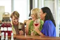 Bar, Kafe dan Lounge Vineyard Cottage at Upper Reach Winery