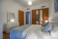 Bedroom The Waves by Deluxe Holiday Homes