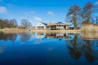 Kolam Renang The Boathouse