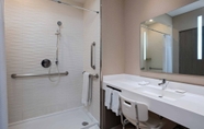 In-room Bathroom 6 AC Hotel by Marriott Guatemala City