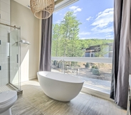 In-room Bathroom 3 Bel Air Tremblant