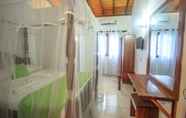 Kamar Tidur 4 Tharanga Surfing Villa