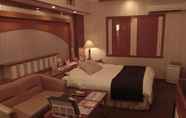 Kamar Tidur 5 Hotel Hyper Noah - Adults Only