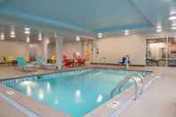 Swimming Pool Home2 Suites by Hilton Louisville Downtown NuLu