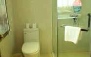 Toilet Kamar 7 GreenTree Inn Linhai Yintai City