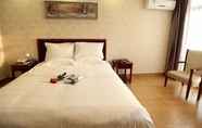 Bedroom 5 GreenTree Business Inn HuiZhou South Railway Station DanShui RenMin Road Business Hotel