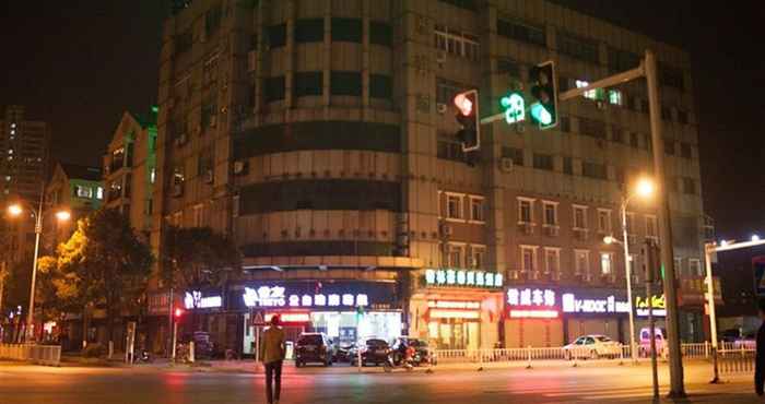 Bangunan GreenTree Inn Jiangsu Zhenjiang Nanmenwai Street Shell Hotel