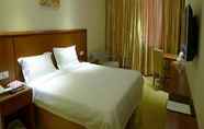 Bedroom 6 GreenTree Inn Shanghai Caohejing Songjiang Jiuxin Road Business Hotel