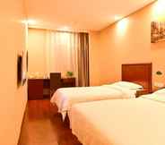 Bedroom 5 GreenTree Inn BaoDing Xiong county XiongZhou Road Express Hotel