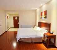 Bedroom 6 GreenTree Inn WeiHai RongCheng Bus Station BORDER TRADE CITY Express Hotel