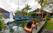 Kolam Renang 2 In Da Lodge - Hostel