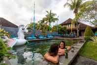 Kolam Renang In Da Lodge - Hostel