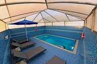 Swimming Pool Garden Plaza Hotel Sefah