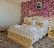 Bedroom 5 Almar Luxury Hotel