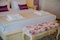 Bedroom Almar Luxury Hotel