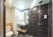 In-room Bathroom 4 Campanile Le Mans Centre - Gare